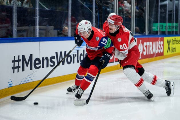 260526 Petter Vesterheim of Norway and Anders Koch of Denmark during the 2026 IIHF Ice hockey, Eishockey World Championship, WM, Weltmeisterschaft match between Norway and Denmark on May 26, 2026 in Fribourg. Photo: Jesper Zerman BILDBYRAN kod JZ JZ0731 ishockey ice hockey ishockey-vm 2026 vm 2026 iihf world championship norge norway danmark denmark bbeng norge norway danmark denmark *** 260526 Petter Vesterheim of Norway and Anders Koch of Denmark during the 2026 IIHF Ice Hockey World Championship match between Norway and Denmark on May 26, 2026 in Fribourg Photo Jesper Zerman BILDBYRAN kod JZ JZ0731 ishockey ice hockey ishockey vm 2026 vm 2026 iihf world championship norge norway danmark denmark bbeng norge norway danmark denmark  Copyright: JESPERxZERMAN BB260526JZ001