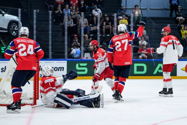 260526 Andreas Martinsen of Norway celebrates after 2-1 during the 2026 IIHF Ice hockey, Eishockey World Championship, WM, Weltmeisterschaft match between Norway and Denmark on May 26, 2026 in Fribourg. Photo: Jesper Zerman BILDBYRAN kod JZ JZ0731 ishockey ice hockey ishockey-vm 2026 vm 2026 iihf world championship norge norway danmark denmark bbeng jubel norge norway danmark denmark celebrates Copyright: JESPERxZERMAN BB260526JZ010