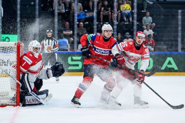 260526 Goaltender Nicolaj Henriksen and Nick Olesen of Denmark and Noah Steen of Norway during the 2026 IIHF Ice hockey, Eishockey World Championship, WM, Weltmeisterschaft match between Norway and Denmark on May 26, 2026 in Fribourg. Photo: Jesper Zerman BILDBYRAN kod JZ JZ0731 ishockey ice hockey ishockey-vm 2026 vm 2026 iihf world championship norge norway danmark denmark bbeng norge norway danmark denmark Copyright: JESPERxZERMAN BB260526JZ017