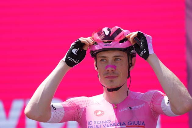 Denmark™s Jonas Vingegaard Hansen of Team Visma Lease A Bike pink jersey during Stage 16 of the Giro d™Italia from Bellinzona to Cari Swiss, Tuesday May 26, 2026  Copyright: xSpada LaPressex