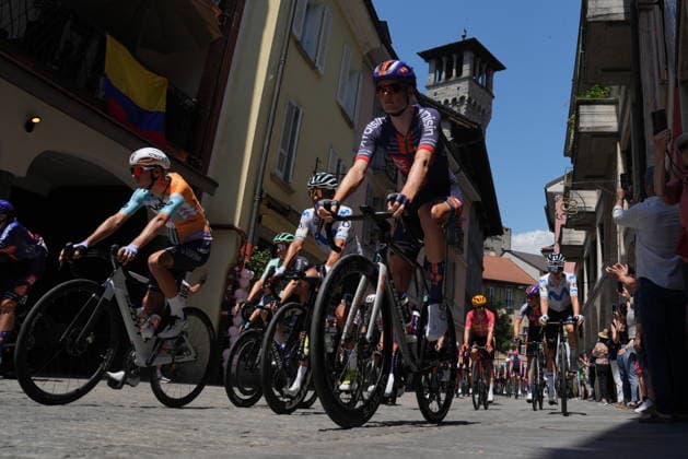 Gestures as he awaits the start of the during Stage 16 of the Giro d™Italia from Bellinzona to Cari Swiss, Tuesday May 26, 2026  Copyright: xSpada LaPressex