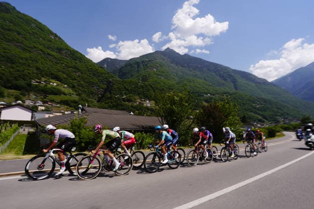 The pack rides during Stage 16 of the Giro d™Italia from Bellinzona to Cari Swiss, Tuesday May 26, 2026  Copyright: xFabioxFerrarii LaPressex