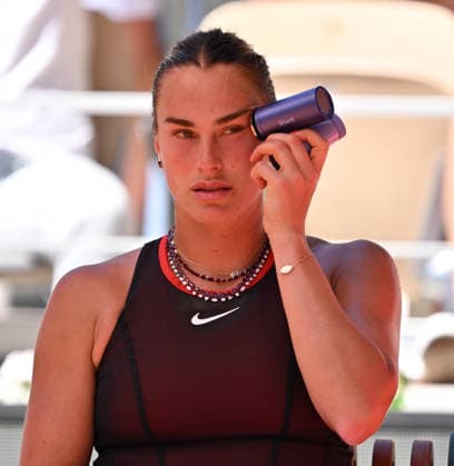 2026 French Open, Roland-Garros - Day 3 PARIS, FRANCE - MAY 26: Aryna Sabalenka cools off during her Women s Singles first-round match against Jessica Bouzas Maneiro of Spain on Day Three of the 2026 French Open at Roland Garros Stadium on May 26, 2026 in Paris, France. Mustafa Yalcin Anadolu Paris France. Editorial use only. Please get in touch for any other usage.  Copyright: x2026xAnadoluxMustafaxYalcinx