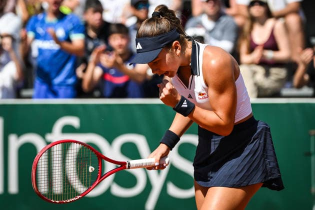May 26, 2026, Paris, France, France: Iva JOVIC of United States celebrates his point during the third day of the Roland-Garros 2026, French Open 2026, Grand Slam tennis tournament at Roland-Garros Stadium on May 26, 2026 in Paris, France. Roland Garros 2026 - Day 3  - ZUMAm308 20260526_zsp_m308_027 Copyright: xMatthieuxMirvillex
