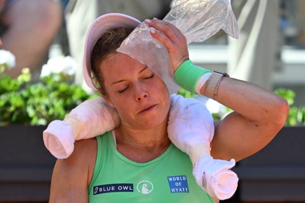 2026 French Open (Roland-Garros) - Day 3 PARIS, FRANCE - MAY 26: Laura Siegemund of Germany in action against Naomi Osaka (not seen) of Japan during a first-round women s singles match on the third day of the French Open (Roland Garros) in Paris, France, on May 26, 2026. Burak Akbulut Anadolu Paris France. Editorial use only. Please get in touch for any other usage.  Copyright: x2026xAnadoluxBurakxAkbulutx