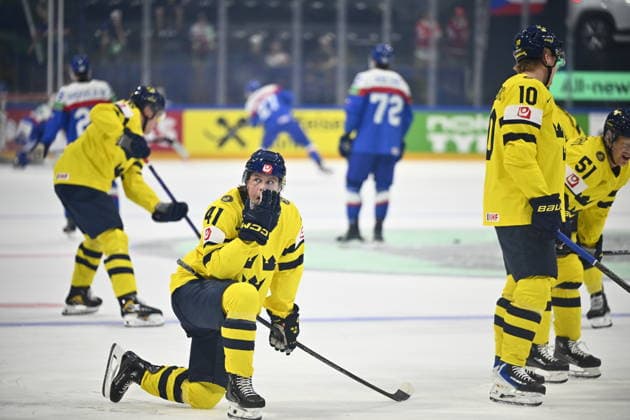 FRIBOURG, SWITZERLAND 20260526 Anton Frondell during the warm-up before Tuesday s match in the Ice hockey, Eishockey World Championship, WM, Weltmeisterschaft (Group B) between Slovakia and Sweden at the BCF Arena, Fribourg in Switzerland.