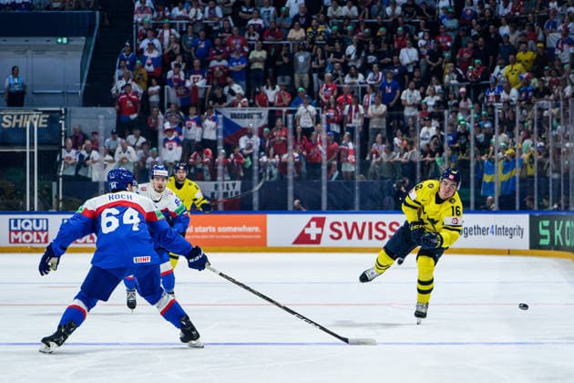260526 Anton Frondell of Sweden during the 2026 IIHF Ice hockey, Eishockey World Championship, WM, Weltmeisterschaft match between Sweden and Slovakia on May 26, 2026 in Fribourg. Photo: Jesper Zerman BILDBYRAN kod JZ JZ0730 ishockey ice hockey ishockey-vm 2026 vm 2026 iihf world championship sverige sweden slovakien slovakia bbeng Copyright: JESPERxZERMAN BB260526JZ041