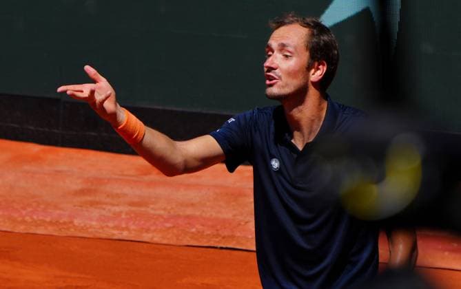Daniil Medvedev reacts to his box during his first round defeat French Open Tennis, Day Three, Tennis, Roland Garros, Paris, France - 26 May 2026Paris Roland Garros France EDITORIAL USE ONLY No use with unauthorised audio, video, data, fixture lists, club league logos or live services. Online in-match use limited to 120 images, no video emulation. No use in betting, games or single club league player publications.  Copyright: xJavierxGarcia Shutterstockx 16898258al