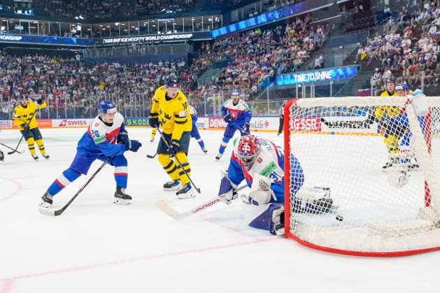 FRIBOURG, SWITZERLAND - MAY 26: goalkeeper Samuel Hlavaj of Slovakia can™t saves on Anton Frondell of Sweden not showed) during the 2026 IIHF Ice hockey, Eishockey World Championship, WM, Weltmeisterschaft Switzerland game between Sweden and Slovakia at BCF Arena on May 26, 2026 in Fribourg, Fribourg. Fribourg BCF Arena Fribourg Switzerland Copyright: xJustPictures.ch JarixPestelaccix jp-en-EuSpIm-JP6_JAR_Sweden_Slovakia_26May2026_00030