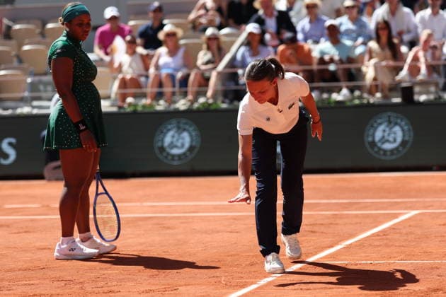 ROLAND GARROS 2026 Thierry Larret MAXPPP - PARIS (75) 26 05 2026 Thierry Larret Maxppp. Tennis. Roland Garros 2026. Internationaux de France de tennis. Stade Roland Garros, Paris (75). Le 26 Mai. Court Philippe CHATRIER : Coco GAUFF (USA) vs Taylor TOWNSEND (USA). Taylor TOWNSEND DISCUTE AVEC LA JUGE ARBITRE PARIS (75) STADE ROLAND GARROS PARIS ILE DE FRANCE FRANCE  Copyright: xMAXPPPxThierryxLarretx TLR202605262344 TLR202605262344