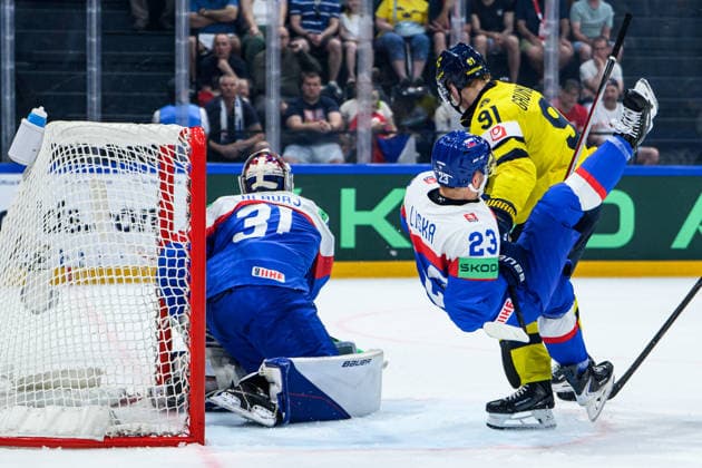 260526 Carl Grundström of Sweden and Adam Liska of Slovakia during the 2026 IIHF Ice hockey, Eishockey World Championship, WM, Weltmeisterschaft match between Sweden and Slovakia on May 26, 2026 in Fribourg. Photo: Jesper Zerman BILDBYRAN kod JZ JZ0730 ishockey ice hockey ishockey-vm 2026 vm 2026 iihf world championship sverige sweden slovakien slovakia bbeng Copyright: JESPERxZERMAN BB260526JZ054
