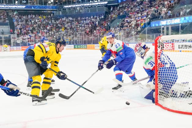 FRIBOURG, SWITZERLAND - MAY 26: Carl Grundstrom of Sweden L) against goalkeeper Samuel Hlavaj of Slovakia R) during the 2026 IIHF Ice hockey, Eishockey World Championship, WM, Weltmeisterschaft Switzerland game between Sweden and Slovakia at BCF Arena on May 26, 2026 in Fribourg, Fribourg. Fribourg BCF Arena Fribourg Switzerland Copyright: xJustPictures.ch JarixPestelaccix jp-en-EuSpIm-JP6_JAR_Sweden_Slovakia_26May2026_00040