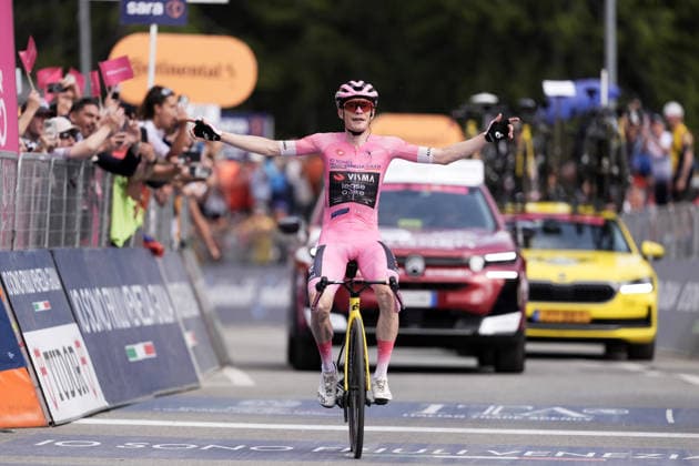 The pink jersey Denmark™s Jonas Vingegaard Hansen of Team Visma Lease A Bike cycles to the finish line to win the Stage 16 of the Giro d™Italia, from Bellinzona to CarÃ¬, Switzerland, Tuesday, May 26, 2026.  Copyright: xMassimoxPaolone LaPressex
