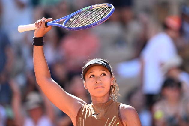 2026 French Open - Day 3 PARIS, FRANCE - MAY 26: Naomi Osaka of Japan greets fans after she played against Laura Siegemund (not seen) of Germany during the Women s Singles first round match during Day Three of the 2026 French Open at Roland Garros on May 26, 2026 in Paris, France. Burak Akbulut Anadolu Paris France. Editorial use only. Please get in touch for any other usage.  Copyright: x2026xAnadoluxBurakxAkbulutx