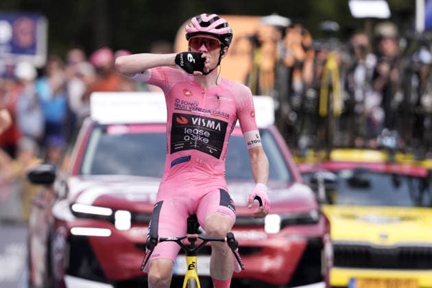 The pink jersey Denmark™s Jonas Vingegaard Hansen of Team Visma Lease A Bike cycles to the finish line to win the Stage 16 of the Giro d™Italia, from Bellinzona to CarÃ¬, Switzerland, Tuesday, May 26, 2026.  Copyright: xMassimoxPaolone LaPressex