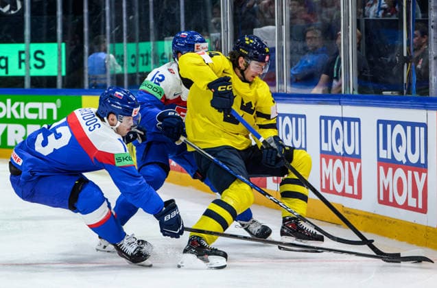 260526 Albert Johansson of Sweden against Samuel Knazko and Frantisek Gajdos of Slovakia during the 2026 IIHF Ice hockey, Eishockey World Championship, WM, Weltmeisterschaft match between Sweden and Slovakia on May 26, 2026 in Fribourg. Photo: Jesper Zerman BILDBYRAN kod JZ JZ0730 ishockey ice hockey ishockey-vm 2026 vm 2026 iihf world championship sverige sweden slovakien slovakia bbeng Copyright: JESPERxZERMAN BB260526JZ070