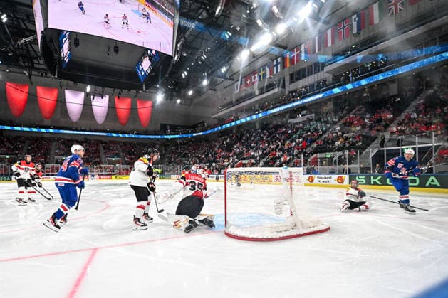 ZURICH, SWITZERLAND - MAY 26: Paul Cotter of United States R) scores a goal against goalkeeper Atte Tolvanen of Austria during the 2026 IIHF Ice hockey, Eishockey World Championship, WM, Weltmeisterschaft Switzerland game between USA and Austria at Swiss Life Arena on May 26, 2026 in Zurich, Zurich. Zurich Swiss Life Arena Zurich Switzerland Copyright: xJustPictures.ch AndreaxBrancax jp-en-EuSpIm-JP7_ANB_USA_Aut_26052026_2576