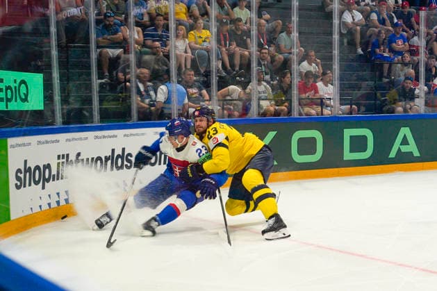 FRIBOURG, SWITZERLAND - MAY 26: Adam Liska of Slovakia L) against Oliver Ekman-Larsson of Sweden R) during the 2026 IIHF Ice hockey, Eishockey World Championship, WM, Weltmeisterschaft Switzerland game between Sweden and Slovakia at BCF Arena on May 26, 2026 in Fribourg, Fribourg. Fribourg BCF Arena Fribourg Switzerland Copyright: xJustPictures.ch JarixPestelaccix jp-en-EuSpIm-JP6_JAR_Sweden_Slovakia_26May2026_00066