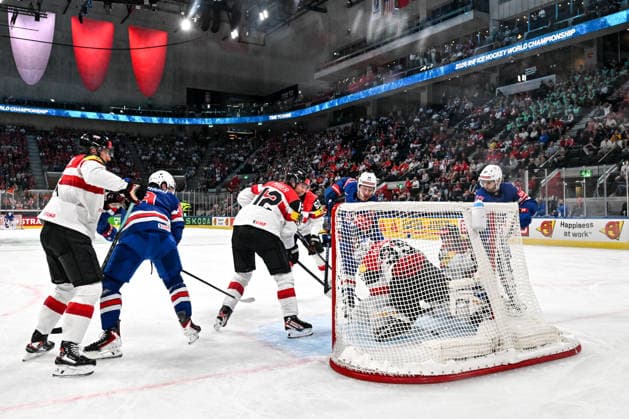 ZURICH, SWITZERLAND - MAY 26: Matthew Tkachuk of United States C) scores a goal against goalkeeper Atte Tolvanen of Austria during the 2026 IIHF Ice hockey, Eishockey World Championship, WM, Weltmeisterschaft Switzerland game between USA and Austria at Swiss Life Arena on May 26, 2026 in Zurich, Zurich. Zurich Swiss Life Arena Zurich Switzerland Copyright: xJustPictures.ch AndreaxBrancax jp-en-EuSpIm-JP7_ANB_USA_Aut_26052026_2860