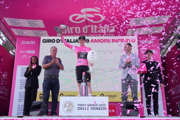 Denmark™s Jonas Vingegaard Hansen of Team Visma Lease A Bike pink jersey stage winner during Stage 16 of the Giro d™Italia from Bellinzona to Cari Swiss, Tuesday May 26, 2026  Copyright: xSpada LaPressex