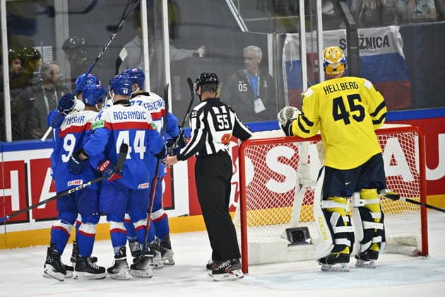 FRIBOURG, SWITZERLAND 20260526 Slovakia s Marek Hrivik (27) has scored 2-3 during Tuesday s match in the Ice hockey, Eishockey World Championship, WM, Weltmeisterschaft (Group B) between Slovakia and Sweden at the BCF Arena, Fribourg in Switzerland.