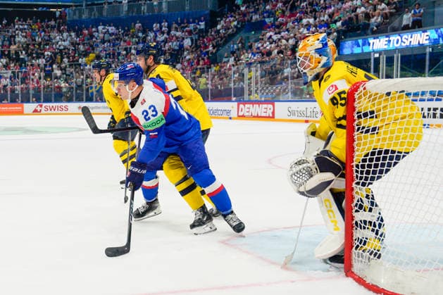 FRIBOURG, SWITZERLAND - MAY 26: Adam Liska of Slovakia L) against Jacob Larsson of Sweden during the 2026 IIHF Ice hockey, Eishockey World Championship, WM, Weltmeisterschaft Switzerland game between Sweden and Slovakia at BCF Arena on May 26, 2026 in Fribourg, Fribourg. Fribourg BCF Arena Fribourg Switzerland Copyright: xJustPictures.ch JarixPestelaccix jp-en-EuSpIm-JP6_JAR_Sweden_Slovakia_26May2026_00078