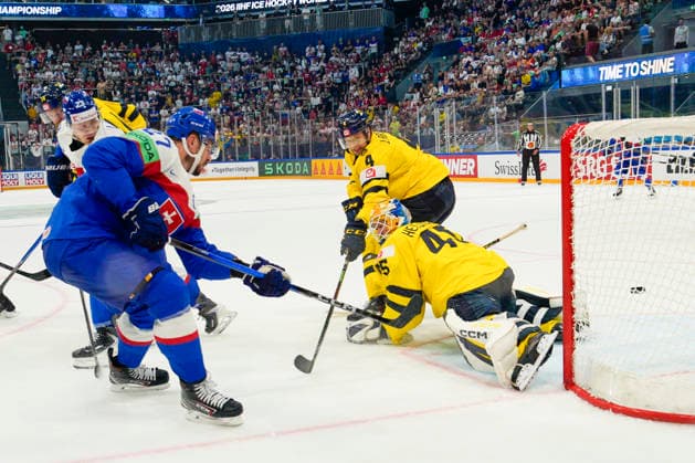 FRIBOURG, SWITZERLAND - MAY 26: Marek Hrivik of Slovakia L) scores against goalkeeper Magnus Hellberg of Sweden during the 2026 IIHF Ice hockey, Eishockey World Championship, WM, Weltmeisterschaft Switzerland game between Sweden and Slovakia at BCF Arena on May 26, 2026 in Fribourg, Fribourg. Fribourg BCF Arena Fribourg Switzerland Copyright: xJustPictures.ch JarixPestelaccix jp-en-EuSpIm-JP6_JAR_Sweden_Slovakia_26May2026_00082