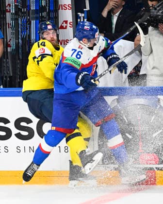 FRIBOURG, SCHWEIZ 20260526 Sveriges Mattias Ekholm och Slovakiens Martin PospiÅ¡i under tisdagens match i ishockey-VM (grupp B) mellan Slovakien och Sverige pa BCF Arena, Fribourg i Schweiz.