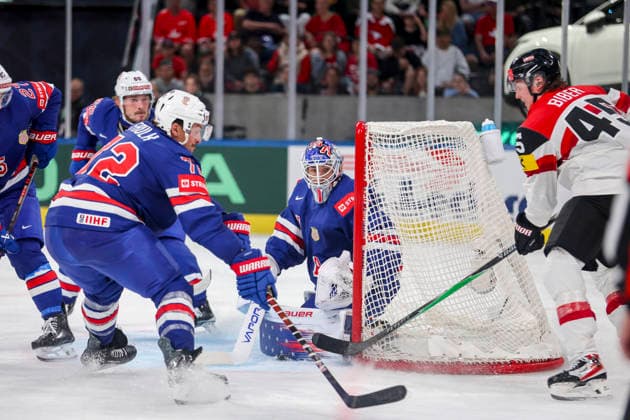 Ice hockey, Eishockey - IIHF WC 2026 ZURICH,SWITZERLAND,26.MAY.26 - ICE HOCKEY - IIHF Ice Hockey World Championship, WM, Weltmeisterschaft 2026, group stage, USA vs Austria. Image shows Justin Faulk, Devin Cooley (USA) and Gregor Biber (AUT).  GEPAxpictures xMaticxKlansek