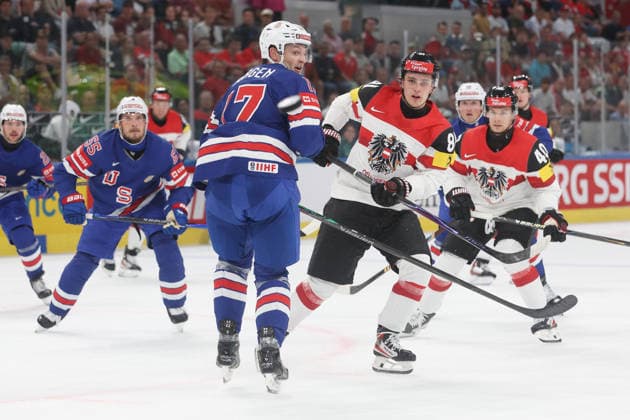26.05.2026 Swiss Life Arena Zuerich , SCHWEIZ, Herren Eishockey IIHF World Championship, WM, Weltmeisterschaft Zurich 2026 Gruppe A USA - AUT Will Borgen (li,USA) gegen Leon Kolarik (AUT)