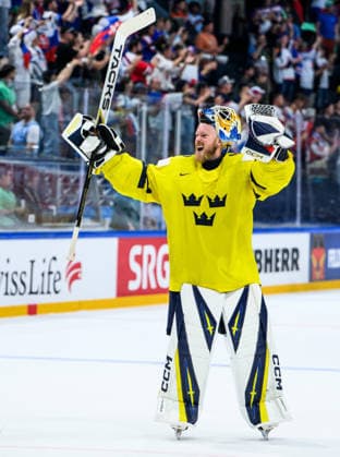 260526 Goaltender Magnus Hellberg of Sweden celebrates after the 2026 IIHF Ice hockey, Eishockey World Championship, WM, Weltmeisterschaft match between Sweden and Slovakia on May 26, 2026 in Fribourg. Photo: Jesper Zerman BILDBYRAN kod JZ JZ0730 ishockey ice hockey ishockey-vm 2026 vm 2026 iihf world championship sverige sweden slovakien slovakia bbeng jubel *** 260526 Goaltender Magnus Hellberg of Sweden celebrates after the 2026 IIHF Ice Hockey World Championship match between Sweden and Slovakia on May 26, 2026 in Fribourg Photo Jesper Zerman BILDBYRAN kod JZ JZ0730 ishockey ice hockey ishockey vm 2026 vm 2026 iihf world championship sverige sweden slovakien slovakia bbeng jubel  Copyright: JESPERxZERMAN BB260526JZ094