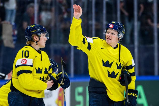 260526 Emil Heineman of Sweden celebrates after the 2026 IIHF Ice hockey, Eishockey World Championship, WM, Weltmeisterschaft match between Sweden and Slovakia on May 26, 2026 in Fribourg. Photo: Jesper Zerman BILDBYRAN kod JZ JZ0730 ishockey ice hockey ishockey-vm 2026 vm 2026 iihf world championship sverige sweden slovakien slovakia bbeng jubel Copyright: JESPERxZERMAN BB260526JZ098
