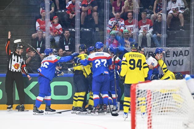 Czech and Slovak players scuffle during the IIHF World Championship, WM, Weltmeisterschaft Group B match Sweden vs Slovakia on May 26, 2026, Fribourg, Switzerland. (CTKxPhoto RadekxPetrasek) CTKPhotoP2026052607656  CTKPhotoP2026052607656