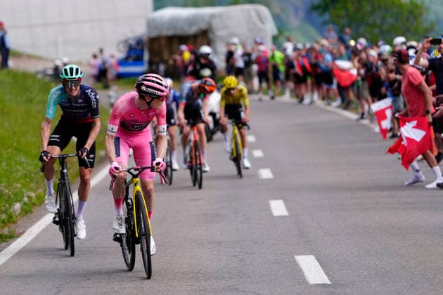 Denmark™s Jonas Vingegaard Hansen of Team Visma Lease A Bike attack during Stage 16 of the Giro d™Italia, from Bellinzona to CarÃ¬, Switzerland, Tuesday, May 26, 2026.  Copyright: xFabioxFerrari LaPressex