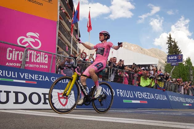 The pink jersey Denmark™s Jonas Vingegaard Hansen of Team Visma Lease A Bike cycles to the finish line to win the Stage 16 of the Giro d™Italia, from Bellinzona to CarÃ¬, Switzerland, Tuesday, May 26, 2026.  Copyright: xMassimoxPaolone LaPressex