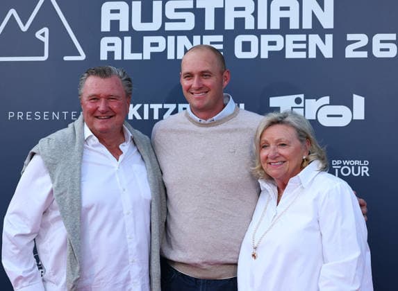 GOLF - Austrian Alpine Open KITZBUEHEL,AUSTRIA,26.MAY.26 - GOLF - DP World Tour, Austrian Alpine Open, GC Kitzbuehel-Schwarzsee-Reith, preview. Image shows Sepp Straka (AUT) with participants.  GEPAxpictures xAmirxBeganovic