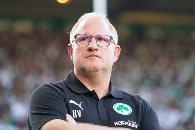 Deutschland: Fussball 2. Bundesliga Relegation 2025 - 2026 - SpVgg Greuther-Fürth vs Rot-Weiss Essen - Sportpark Ronhof I Thomas Sommer (Fürth): Heiko Vogel (Trainer, SpVgg Greuther Fürth) Copyright: xJOERANxSTEINSIEKx