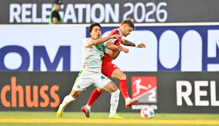 26.05.2026 - Fussball - Saison 2025 2026 - Relegation 2. Fussball Bundesliga - Hinspiel: SpVgg Greuther Fürth ( Kleeblatt ) - Rot Weiss Essen RWE - Sportfoto Zink - xwoxzix - DFL regulations prohibit any use of photographs as image sequences and or quasi-video - only for editorial use - Sayfallah Ltaief (47, SpVgg Greuther Fürth ) Jannik Hofmann (37, Rot-Weiss Essen )