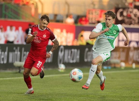26.05.2026 - Fussball - Saison 2025 2026 - Relegation 2. Fussball Bundesliga - Rückspiel: SpVgg Greuther Fürth ( Kleeblatt ) - Rot Weiss Essen RWE - Sportfoto Zink DaMa - xdaxmax - DFL regulations prohibit any use of photographs as image sequences and or quasi-video - only for editorial use - Jannik Hofmann (37, Rot-Weiss Essen ) Gian Luca Gian-Luca Itter (27, SpVgg Greuther Fürth )