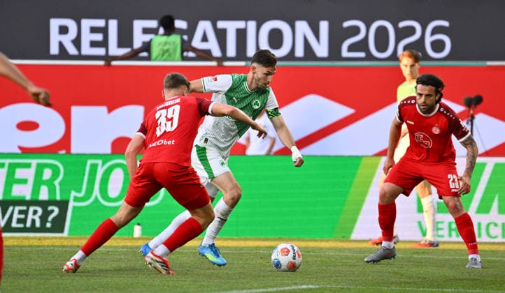 26.05.2026 - Fussball - Saison 2025 2026 - Relegation 2. Fussball Bundesliga - Hinspiel: SpVgg Greuther Fürth ( Kleeblatt ) - Rot Weiss Essen RWE - Sportfoto Zink - xwoxzix - DFL regulations prohibit any use of photographs as image sequences and or quasi-video - only for editorial use - Gianluca Swajkowski (39, Rot-Weiss Essen ) Branimir Hrgota (10, SpVgg Greuther Fürth )
