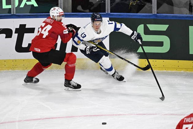 LKS 20260526 Christian Marti (L) of Switzerland vies with Jesse Puljujärvi of Finland during the 2026 IIHF Ice hockey, Eishockey World Championships preliminary round group A match between Switzerland and Finland in Zurich on May 26, 2026. - RONI REKOMAA Zürich Switzerland QQgATPgR7ao  Copyright: xRonixRekomaax QQgATPgR7ao