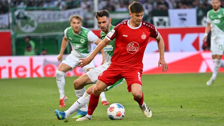 26.05.2026 - Fussball - Saison 2025 2026 - Relegation 2. Fussball Bundesliga - Hinspiel: SpVgg Greuther Fürth ( Kleeblatt ) - Rot Weiss Essen RWE - Sportfoto Zink - xwoxzix - DFL regulations prohibit any use of photographs as image sequences and or quasi-video - only for editorial use - Branimir Hrgota (10, SpVgg Greuther Fürth ) Michael Kostka (2, Rot-Weiss Essen )