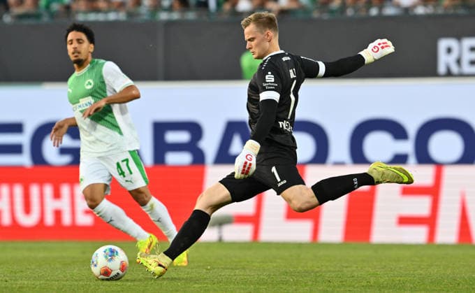 26.05.2026 - Fussball - Saison 2025 2026 - Relegation 2. Fussball Bundesliga - Hinspiel: SpVgg Greuther Fürth ( Kleeblatt ) - Rot Weiss Essen RWE - Sportfoto Zink - xwoxzix - DFL regulations prohibit any use of photographs as image sequences and or quasi-video - only for editorial use - Sayfallah Ltaief (47, SpVgg Greuther Fürth ) Jakob Golz (1, Rot-Weiss Essen )