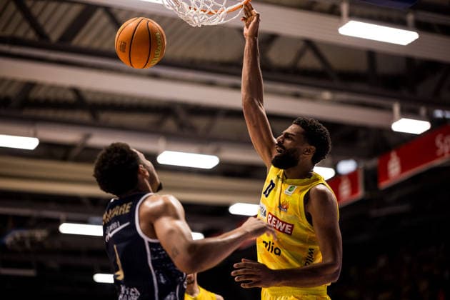 Barmer 2. Basketball Bundesliga ProA Playoffs Halbfinale Spiel 3, Phoenix Hagen - Eisbären Bremerhaven; 26.05.2026 Lucas N Guessan (Phoenix Hagen, 19) jubelt nach Dunk BARMER 2. Basketball Bundesliga ProA Playoffs Halbfinale Spiel 3, Phoenix Hagen - Eisbären Bremerhaven; Hagen, Ischelandhalle am 26.05.2026 Copyright: xBEAUTIFULxSPORTS Wunderlx