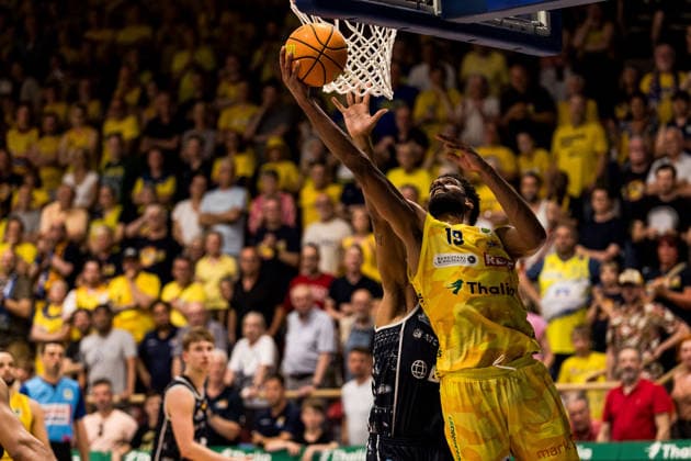 Barmer 2. Basketball Bundesliga ProA Playoffs Halbfinale Spiel 3, Phoenix Hagen - Eisbären Bremerhaven; 26.05.2026 Lucas N Guessan (Phoenix Hagen, 19) im Wurf BARMER 2. Basketball Bundesliga ProA Playoffs Halbfinale Spiel 3, Phoenix Hagen - Eisbären Bremerhaven; Hagen, Ischelandhalle am 26.05.2026 Copyright: xBEAUTIFULxSPORTS Wunderlx