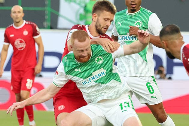 26.05.2026, xrekx, Fussball 2.Bundesliga Relegation, SpVgg Greuther Fuerth - Rot-Weiss Essen v.l. Paul Will (SpVgg Greuther Fuerth) Torben Müsel Muesel (Rot-Weiss Essen) Zweikampf, Aktion, action, battle for the ball (DFL DFB REGULATIONS PROHIBIT ANY USE OF PHOTOGRAPHS as IMAGE SEQUENCES and or QUASI-VIDEO) Fuerth