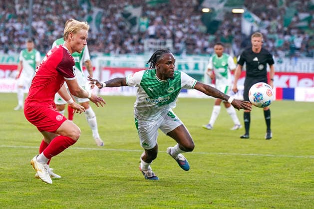 Deutschland: Fussball 2. Bundesliga Relegation 2025 - 2026 - SpVgg Greuther-Fürth vs Rot-Weiss Essen - Sportpark Ronhof I Thomas Sommer (Fürth): Noel Futkeu (SpVgg Greuther Fürth, 9) Tor und Torjschuss Copyright: xJOERANxSTEINSIEKx