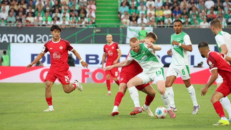 26.05.2026, xrekx, Fussball 2.Bundesliga Relegation, SpVgg Greuther Fuerth - Rot-Weiss Essen v.l. Paul Will (SpVgg Greuther Fuerth) Torben Müsel Muesel (Rot-Weiss Essen) Zweikampf, Aktion, action, battle for the ball (DFL DFB REGULATIONS PROHIBIT ANY USE OF PHOTOGRAPHS as IMAGE SEQUENCES and or QUASI-VIDEO) Fuerth