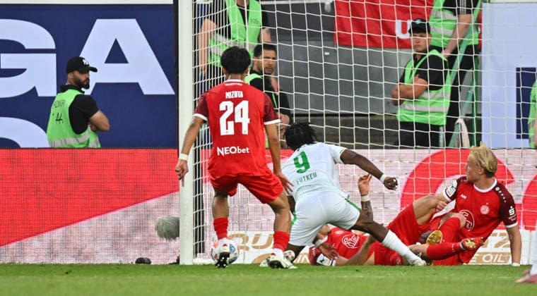 26.05.2026 - Fussball - Saison 2025 2026 - Relegation 2. Fussball Bundesliga - Rückspiel: SpVgg Greuther Fürth ( Kleeblatt ) - Rot Weiss Essen RWE - Sportfoto Zink MeZi - xmexzix - DFL regulations prohibit any use of photographs as image sequences and or quasi-video - only for editorial use - Treffer Tor Torschuß zum 1:0 durch Noel Futkeu (9, SpVgg Greuther Fürth )