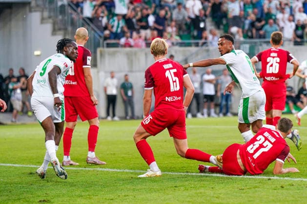 Deutschland: Fussball 2. Bundesliga Relegation 2025 - 2026 - SpVgg Greuther-Fürth vs Rot-Weiss Essen - Sportpark Ronhof I Thomas Sommer (Fürth): Tor und Torjubel zum 1:0 durch Noel Futkeu (SpVgg Greuther Fürth, 9) Freude, Emotionen, Jubel Copyright: xJOERANxSTEINSIEKx